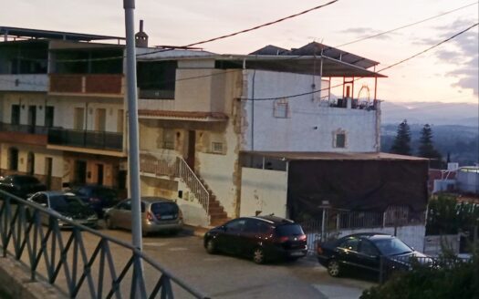 Maison de village familiale à 3 étages